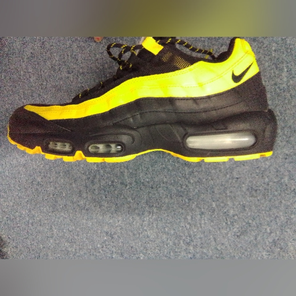 Nike Air 95 Frequency Pack | Men's Size 10 | EUC | Yellow & Black